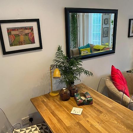 True Colours Apartment In Central Location Bangor  Exteriér fotografie