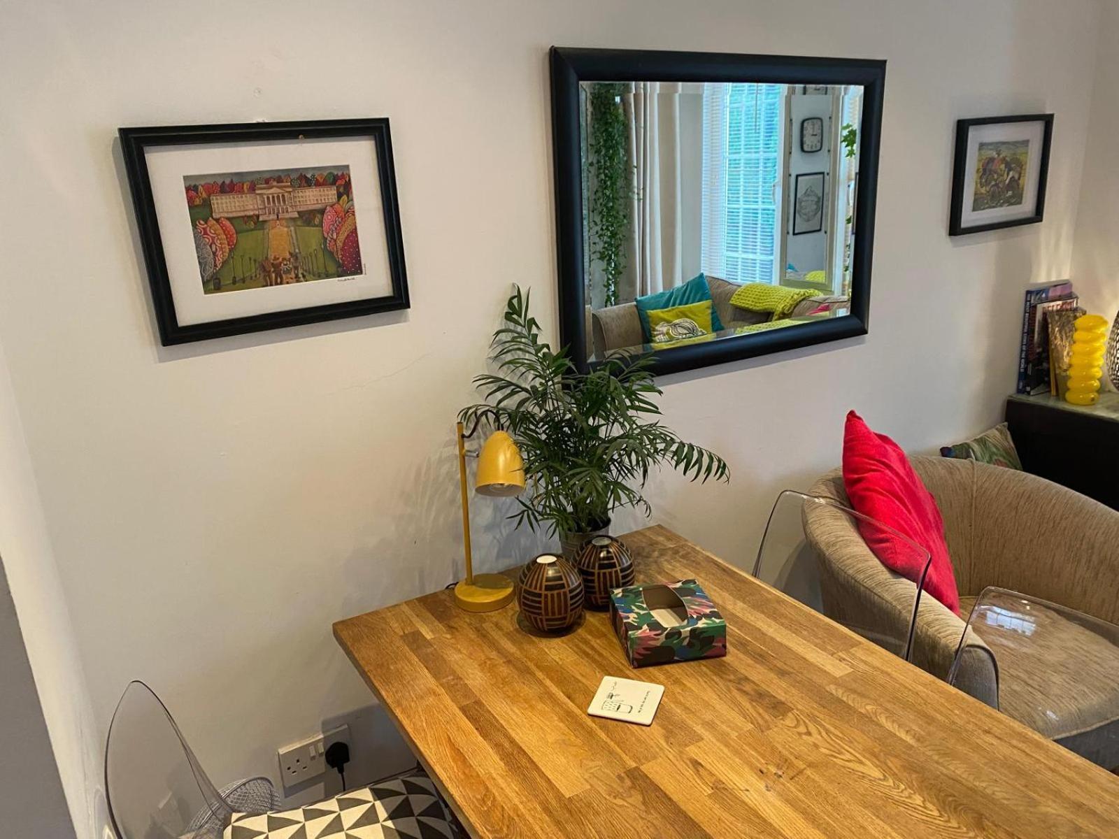 True Colours Apartment In Central Location Bangor  Exteriér fotografie