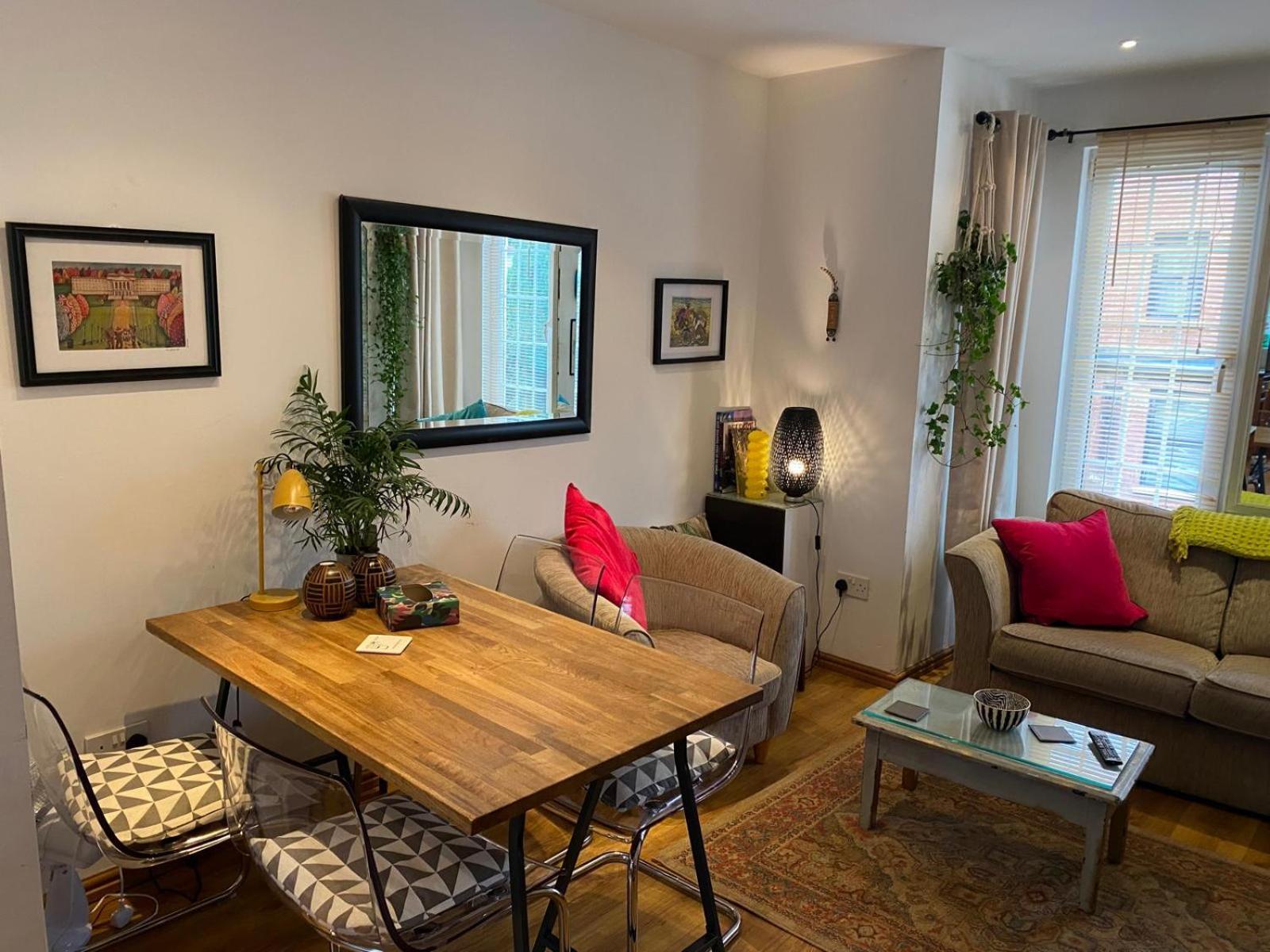 True Colours Apartment In Central Location Bangor  Exteriér fotografie