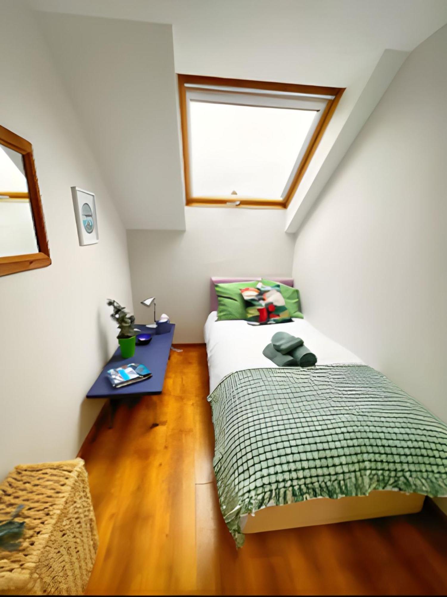 True Colours Apartment In Central Location Bangor  Exteriér fotografie