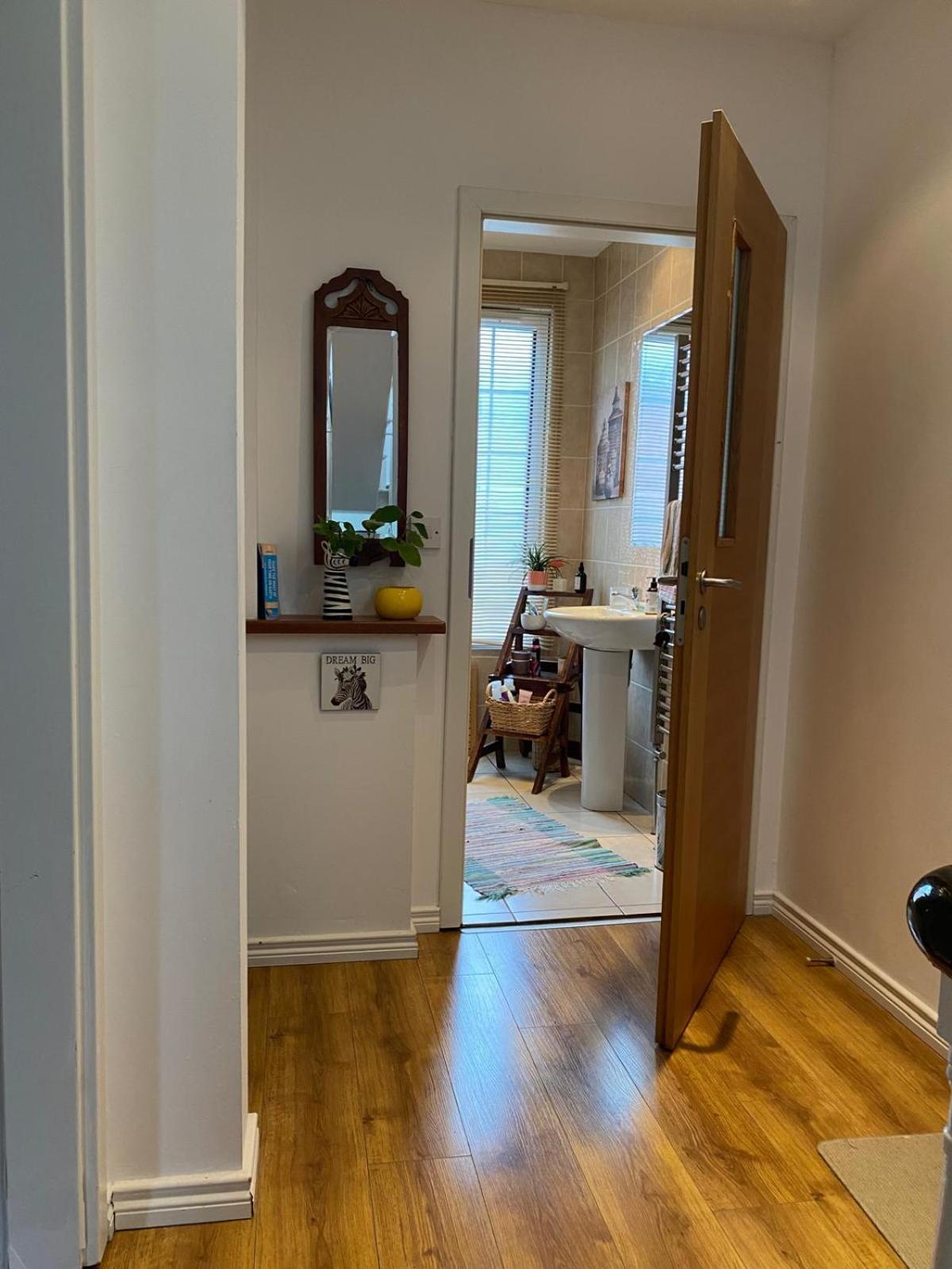 True Colours Apartment In Central Location Bangor  Exteriér fotografie
