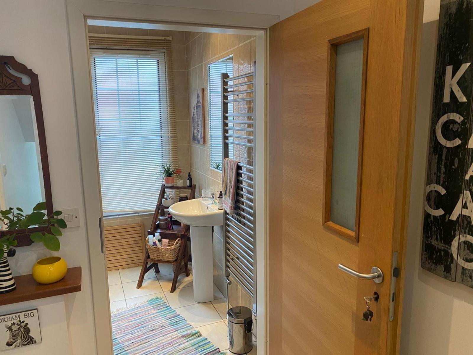True Colours Apartment In Central Location Bangor  Exteriér fotografie